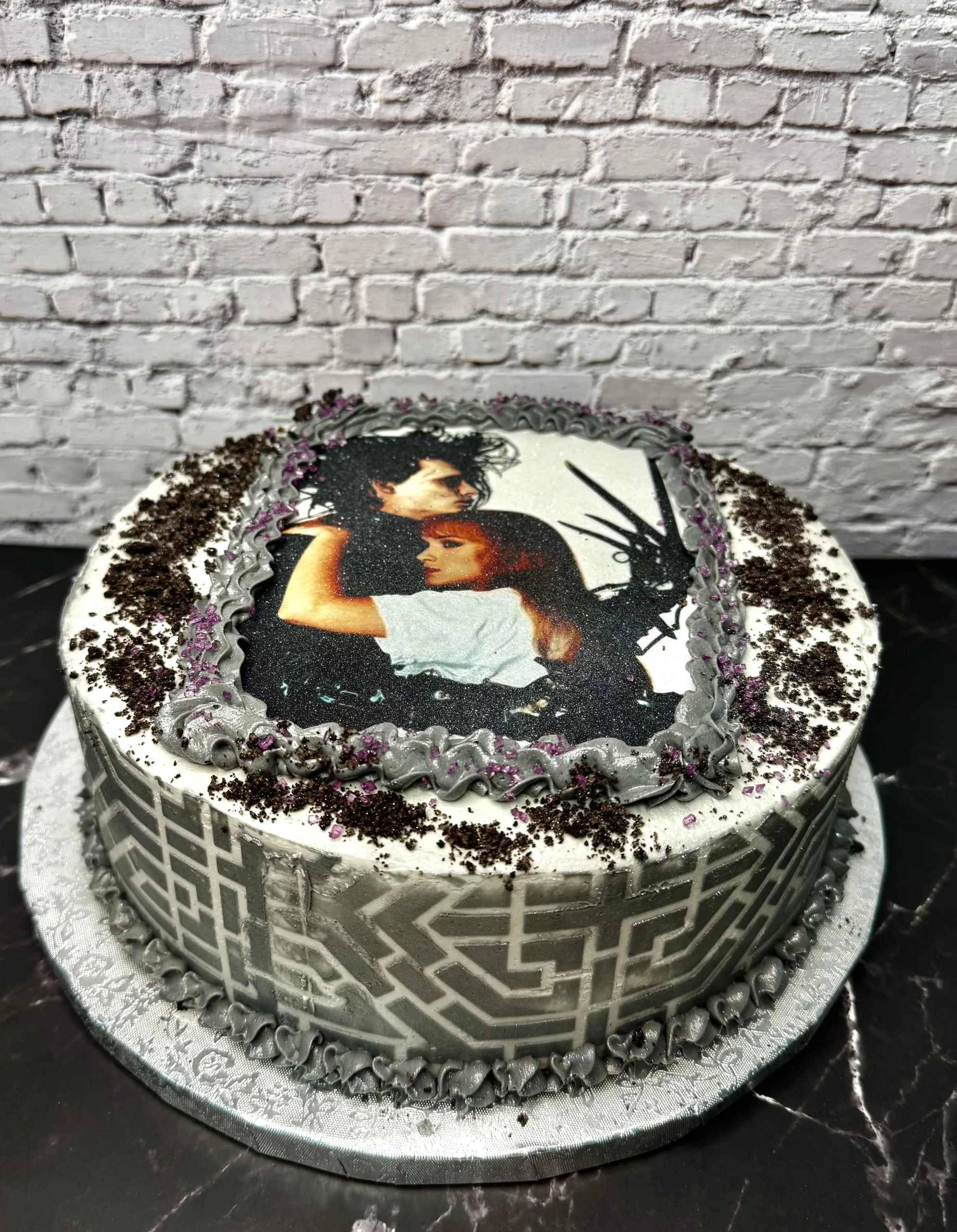 Tarta casera hecha por la Pilareta en la que aparece una impresión personalizada comestible en la parte superior.