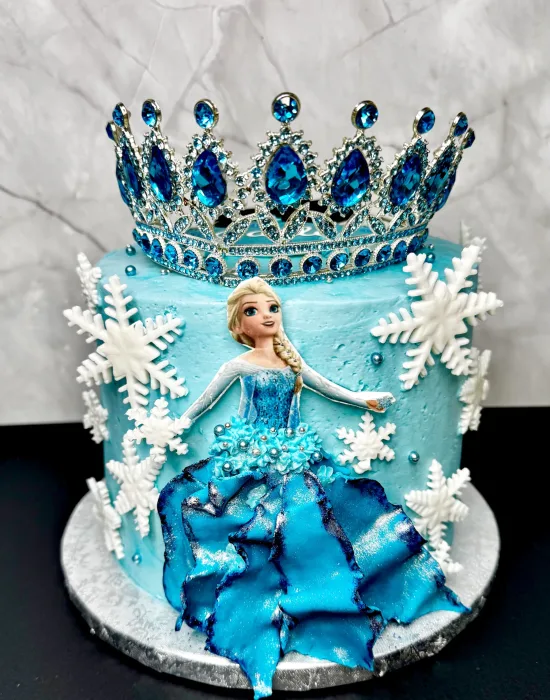 Tarta casera con un diseño de frozen, hecha por la Pilareta.